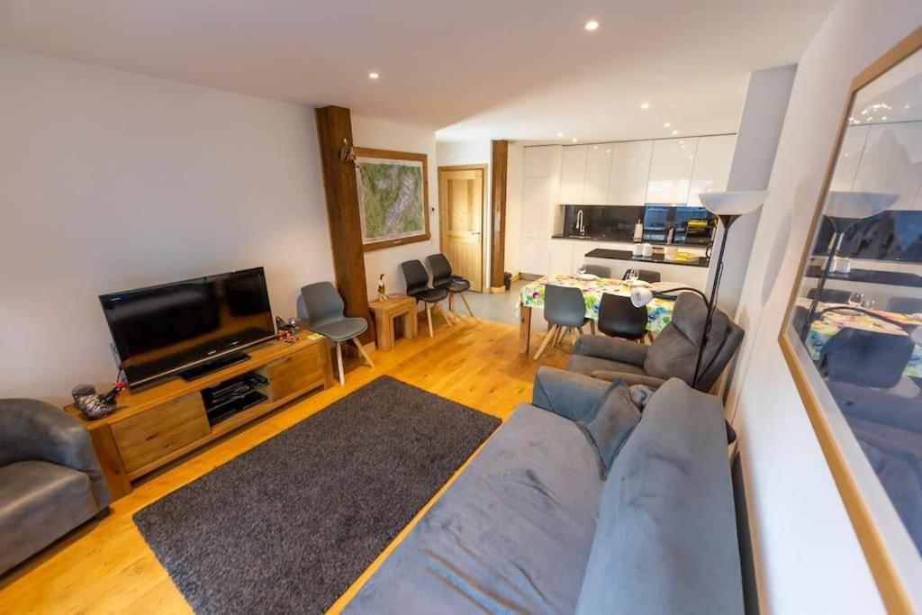 Grand Paradis B01 - Modern With Great Location