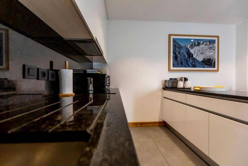 Grand Paradis B01 - Modern With Great Location Apartment *